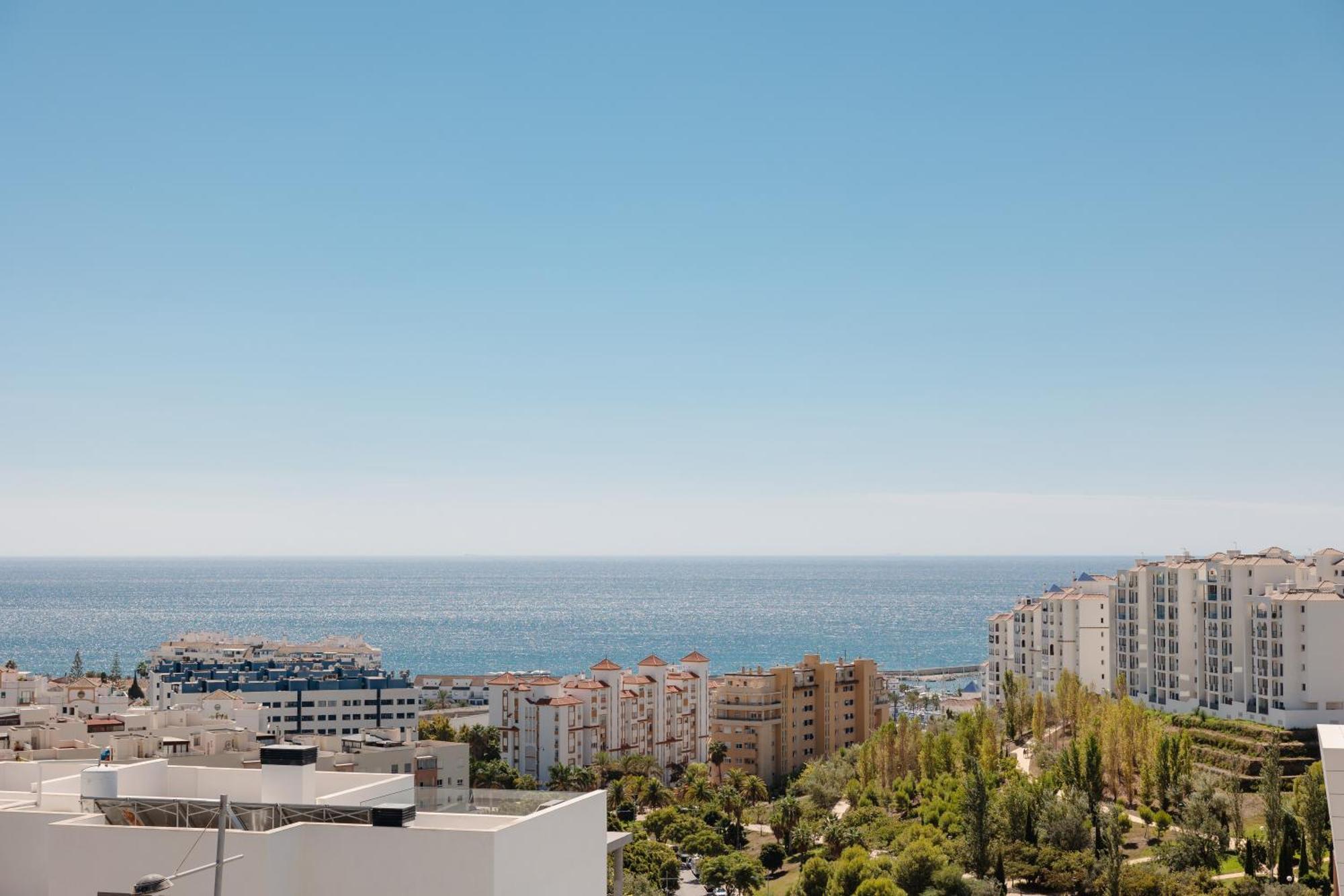 Magnificent Apartment, Close To The Beach, In * Estepona