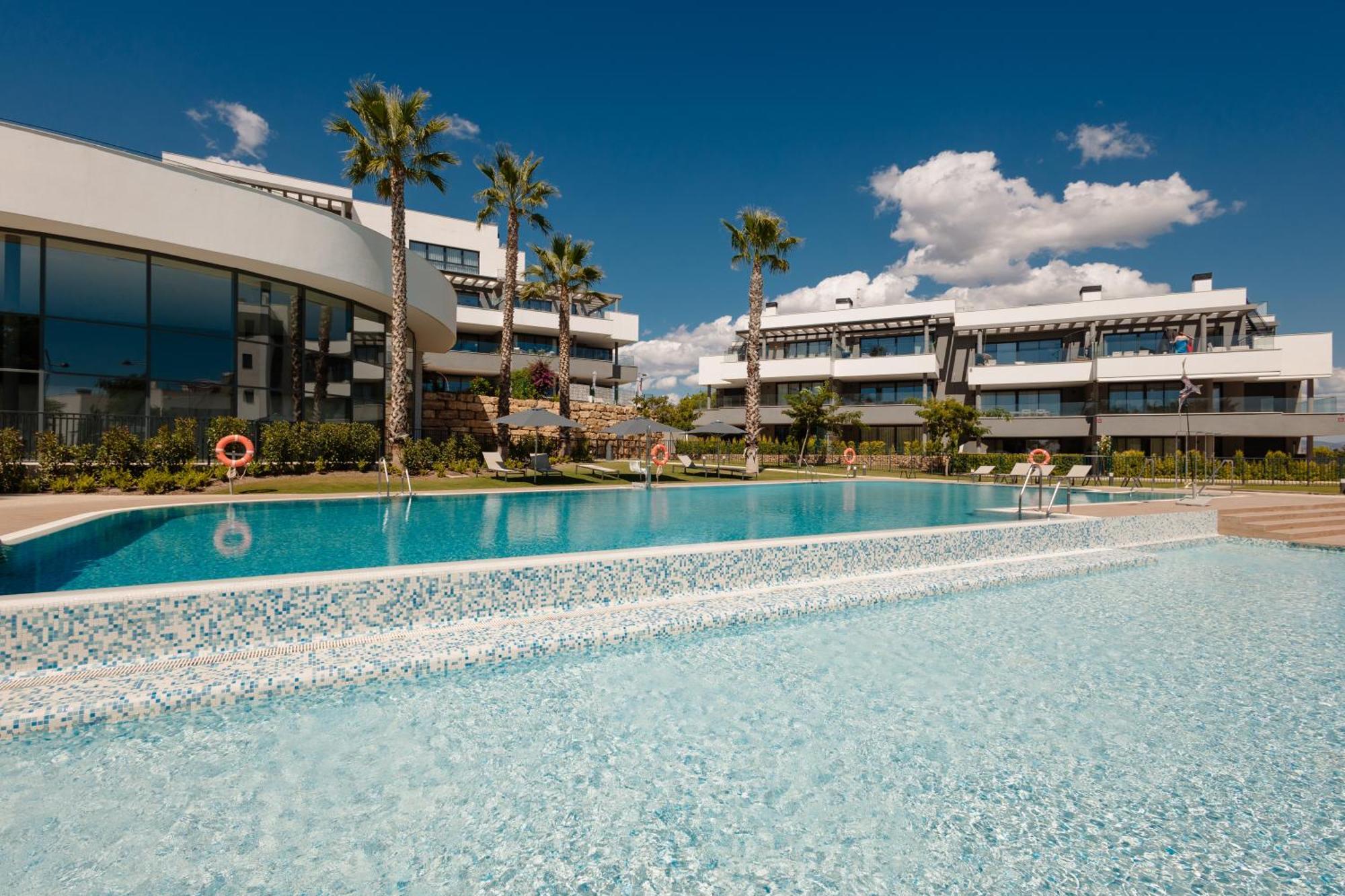 Magnificent Apartment, Close To The Beach, In Appartement Estepona